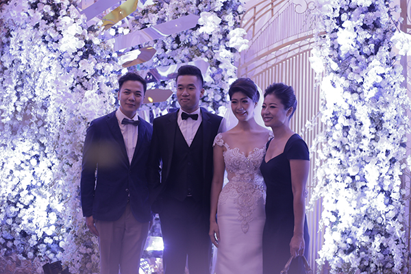 Đám cưới như cổ tích của bạn gái cũ Trương Thế Vinh và đồng nghiệp